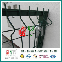 Curvy Welded Wire Fence